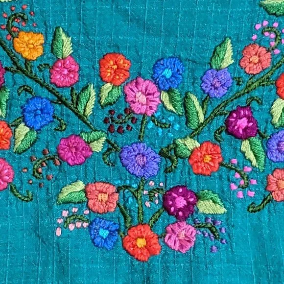 South American Gauze Tunic With Floral Embroidered Neckline Preowned - Picture 4 of 4